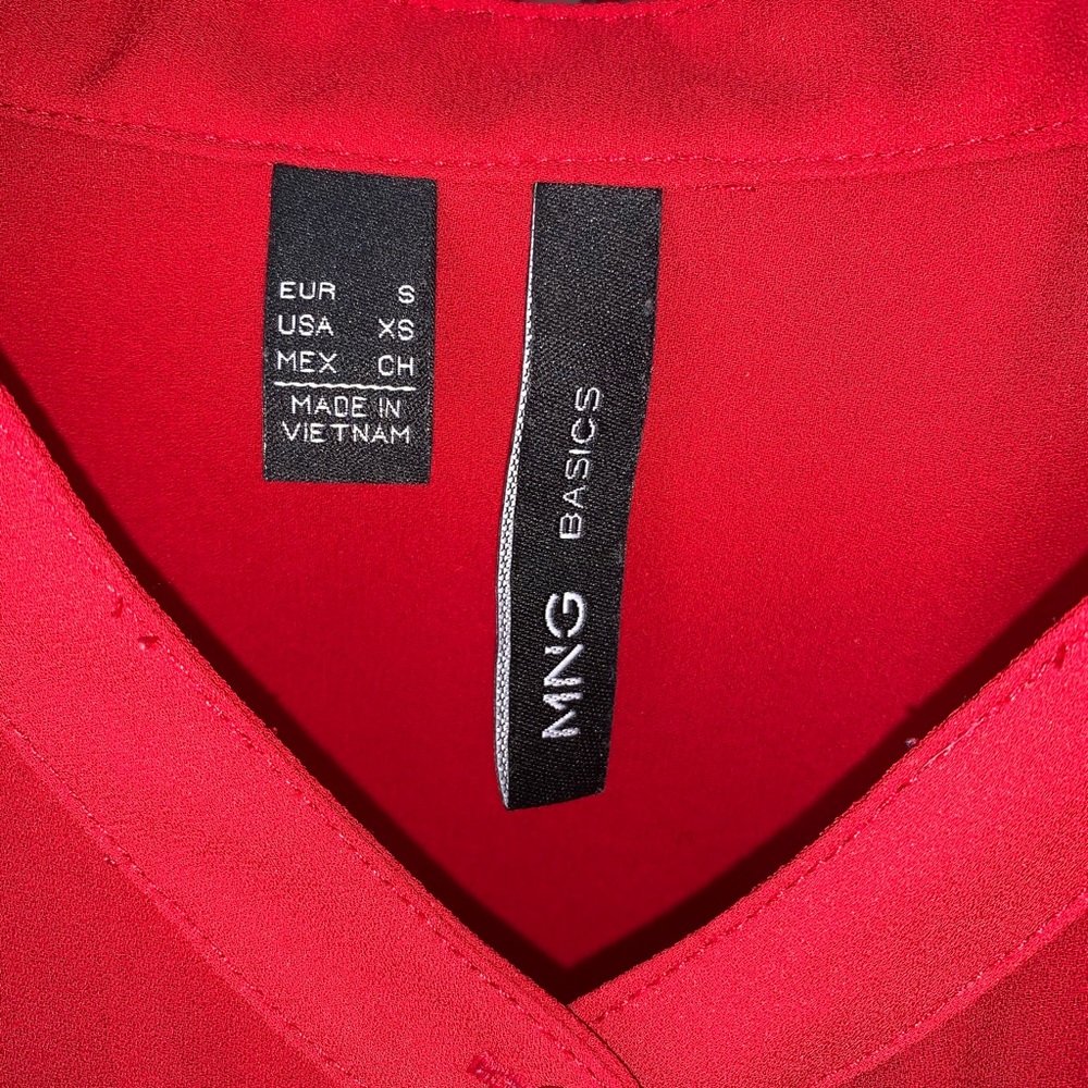 Red blouse - Picture 3 of 4